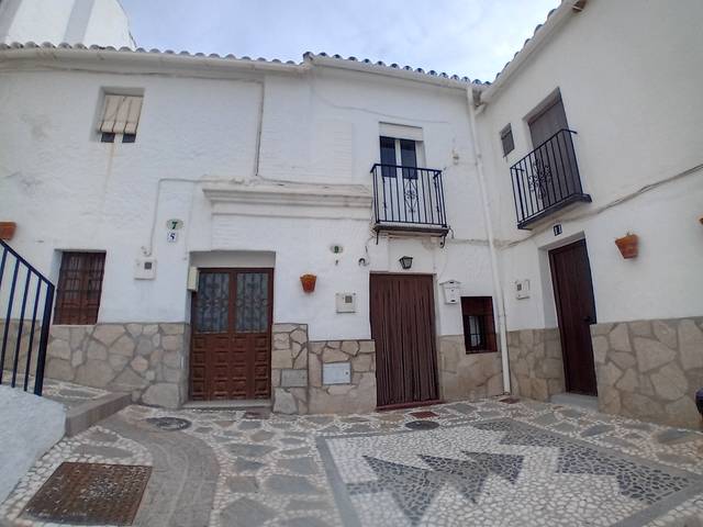 Casa adosada en Venta en Yunquera