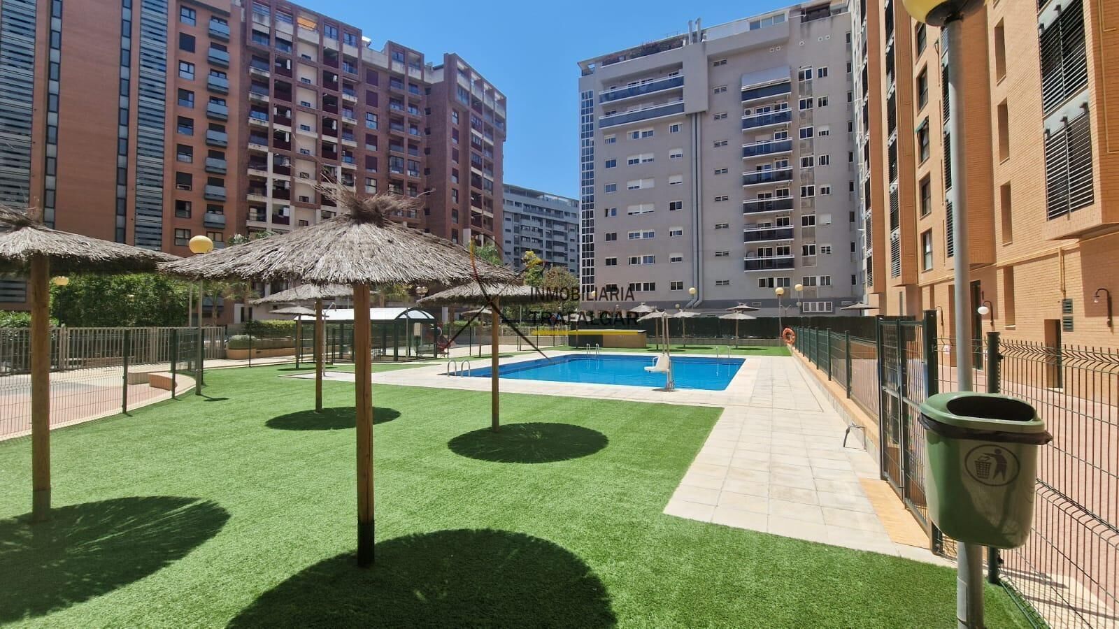 Piscina de Pis de lloguer en  Valencia Capital amb Calefacció, Jardí privat i Parquet