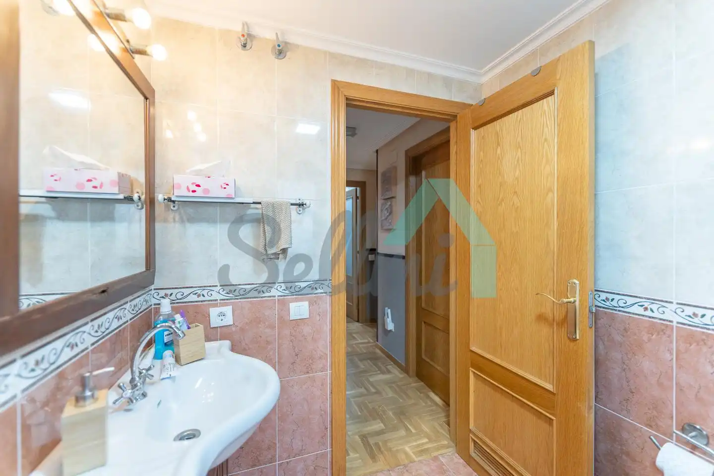 Baño de Piso en venta en Oviedo  con Calefacción, Parquet y Trastero