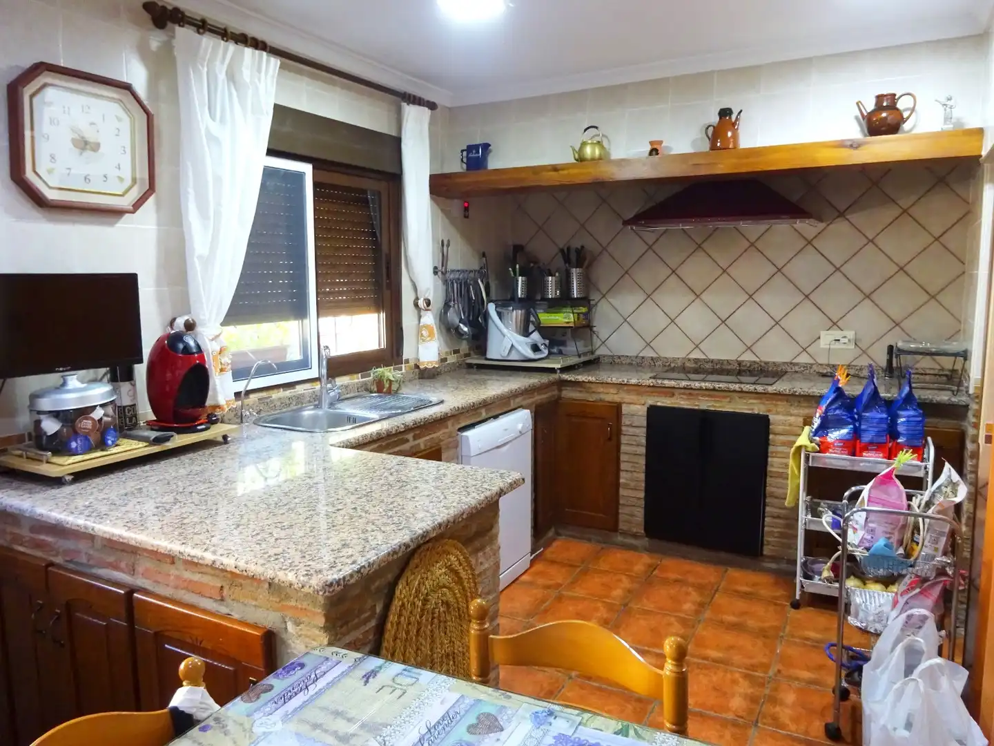 Cuina de Casa o xalet en venda en Alhaurín de la Torre amb Aire condicionat, Jardí privat i Piscina
