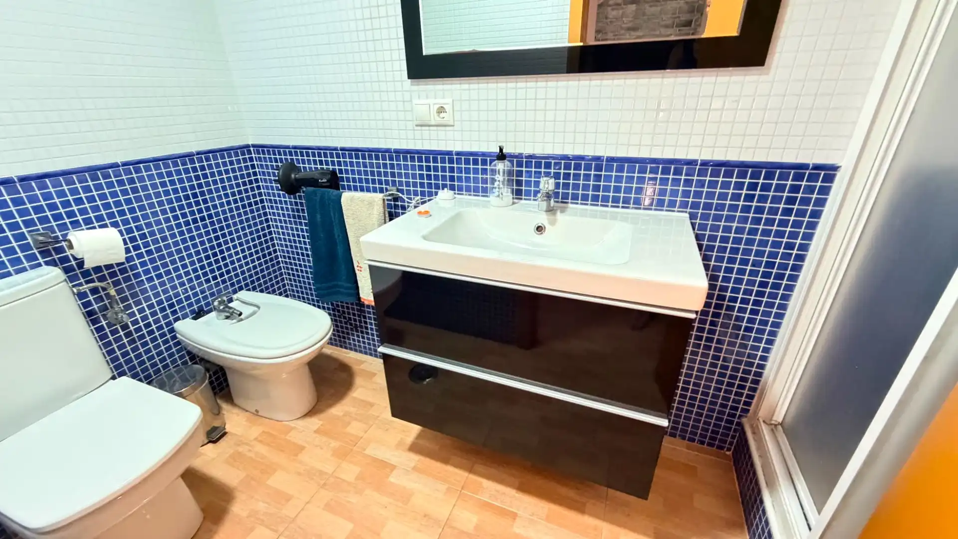 Badezimmer von Wohnungen zum Verkauf in Los Montesinos mit Klimaanlage, Terrasse und Möbliert