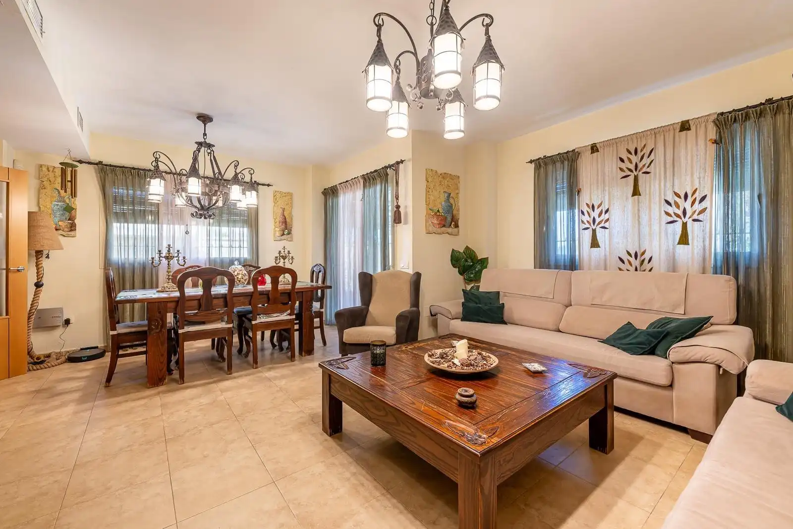 Sala de estar de Casa adosada en venta en Alhaurín de la Torre con Aire acondicionado, Jardín privado y Terraza