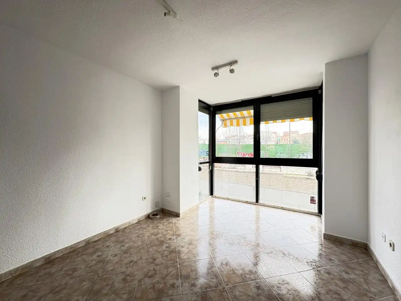 Exterior view of Flat for rent in  Madrid Capital  with Air Conditioner, Heating and Terrace