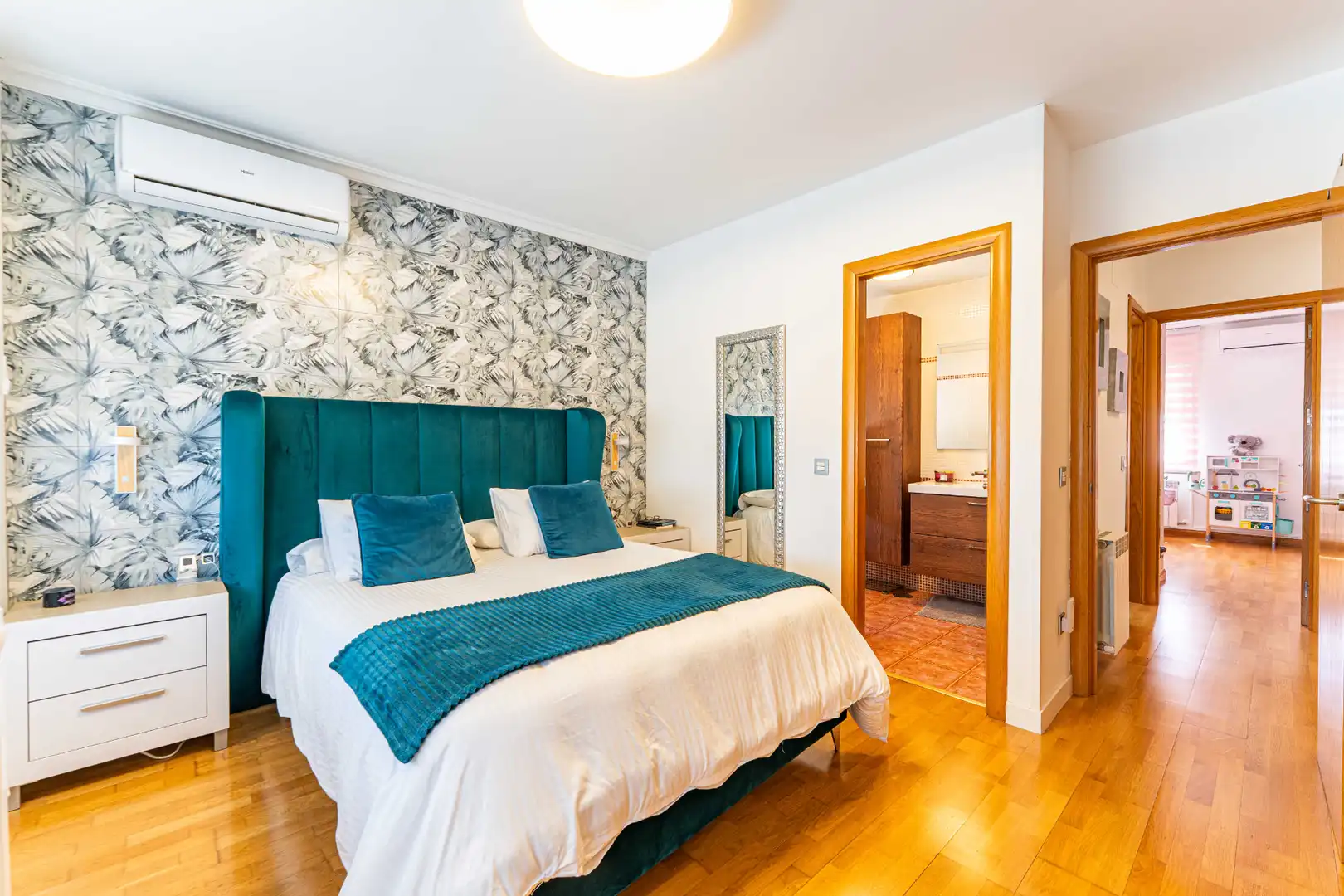 Habitación de Casa o chalet en venta en Serranillos del Valle con Aire acondicionado, Calefacción y Jardín privado
