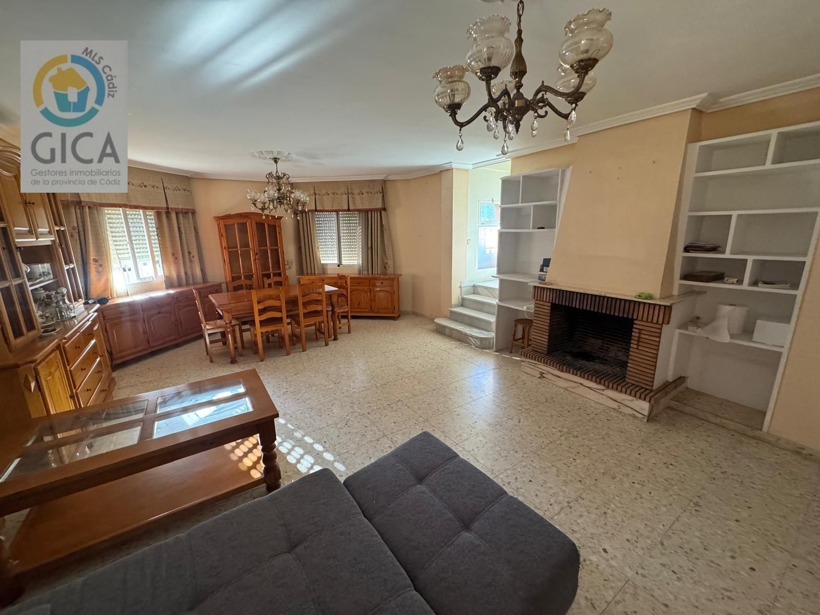 Sala d'estar de Casa o xalet en venda en Algeciras amb Jardí privat