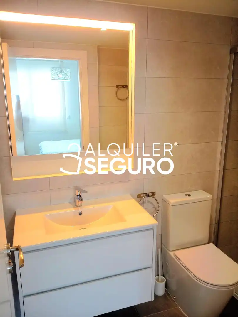 Bathroom of Flat for rent in Valladolid  with Heating, Terrace and Swimming Pool