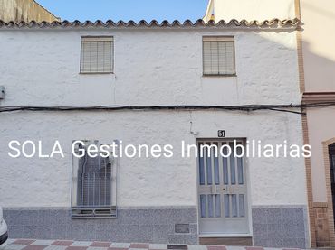 Casa amb jardí en venda a Calle de la Legión
