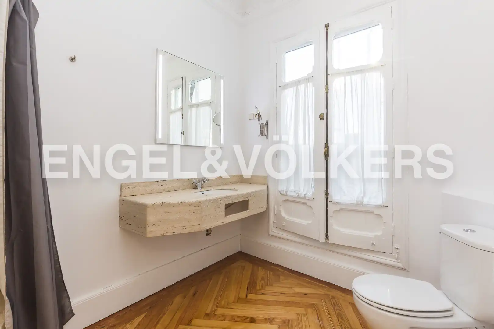 Bathroom of Attic for rent in Madrid  with Air Conditioner, Heating and Parquet flooring