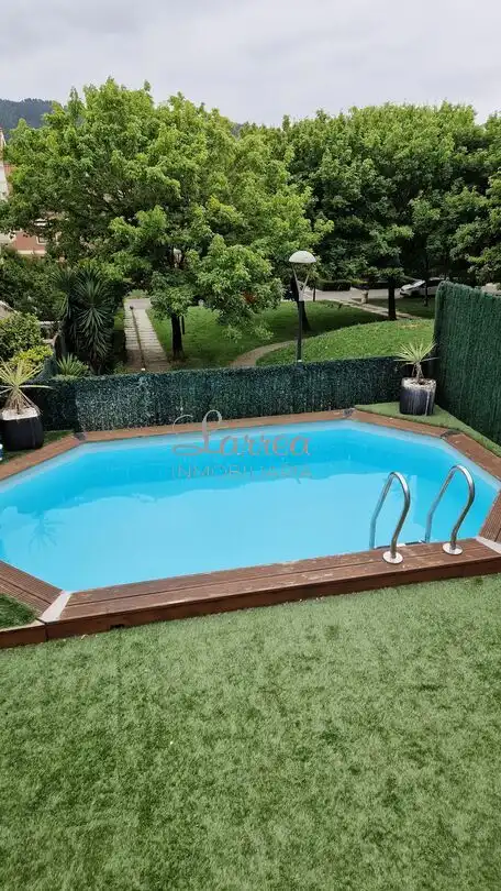 Piscina de Casa adosada en venda en Sopela amb Calefacció, Jardí privat i Terrassa