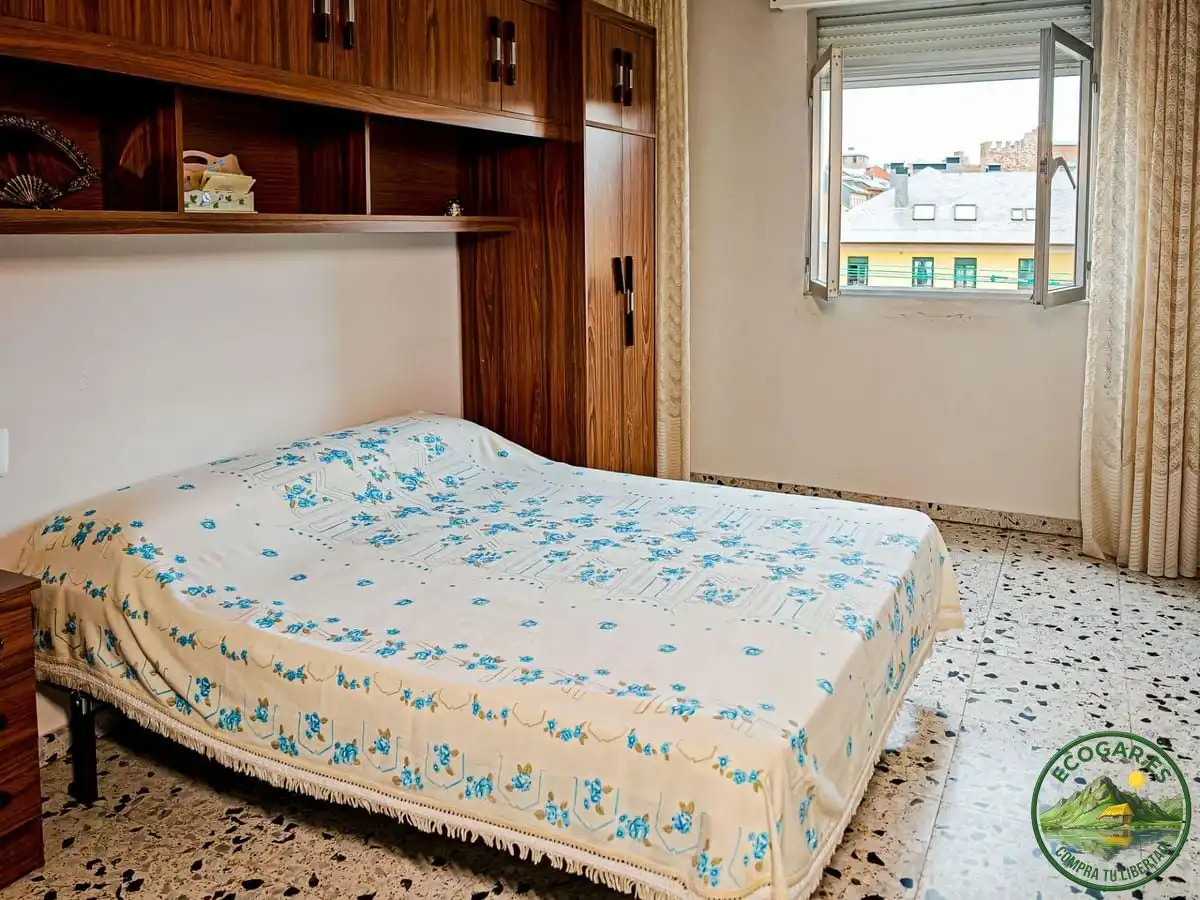 Habitación de Casa o chalet en venta en Ponferrada con Calefacción, Jardín privado y Terraza