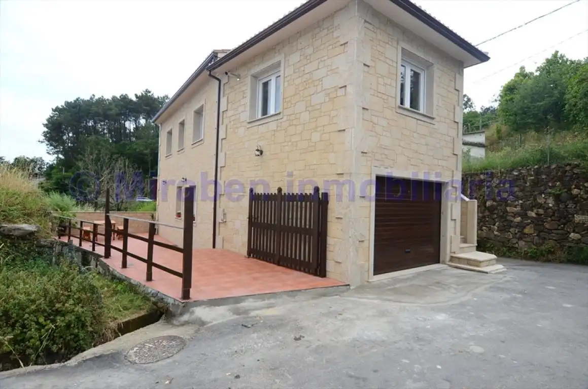 Vista exterior de Piso de alquiler en Boiro con Calefacción, Terraza y Amueblado