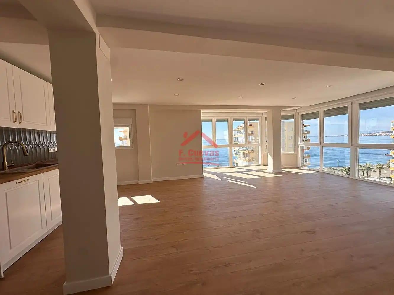 Sala d'estar de Apartament en venda en Algarrobo pueblo