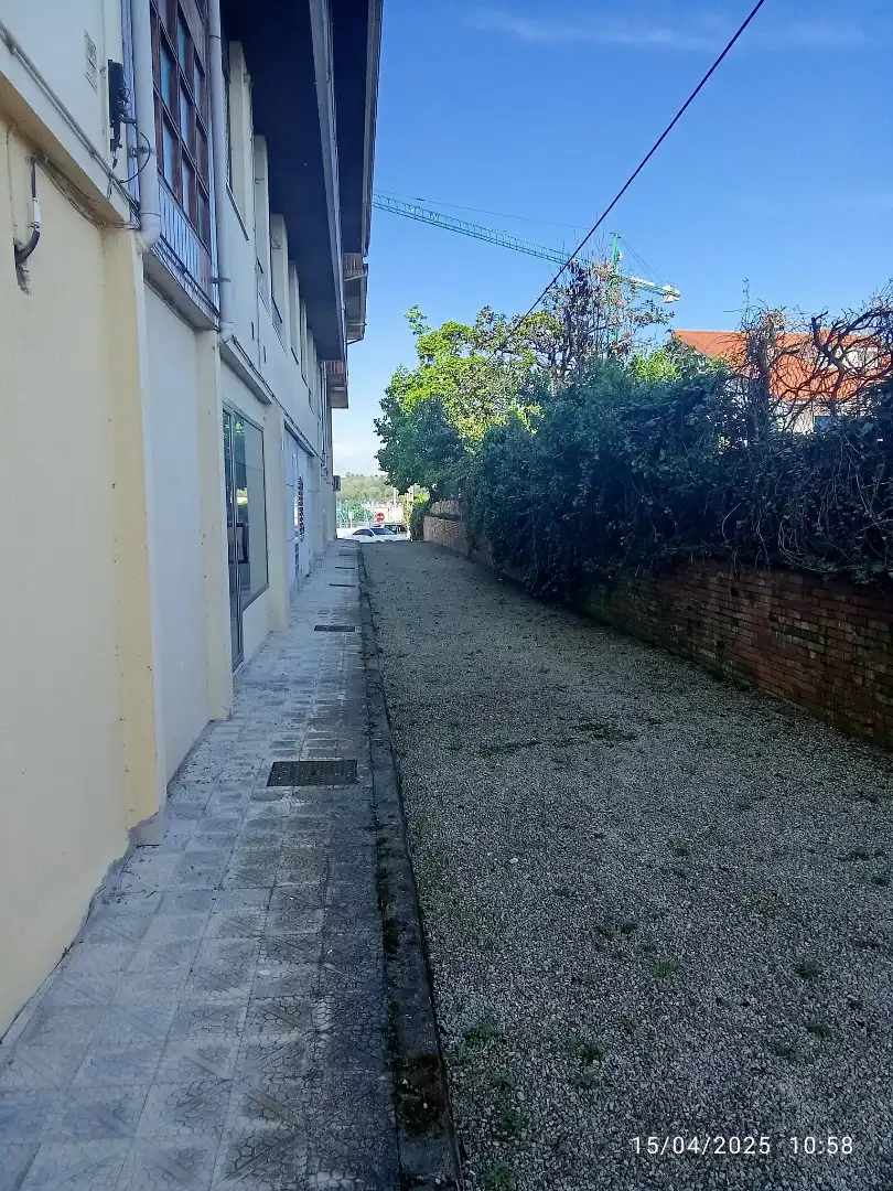 Parking de Local en venta en Torrelavega  con Parquet y Terraza