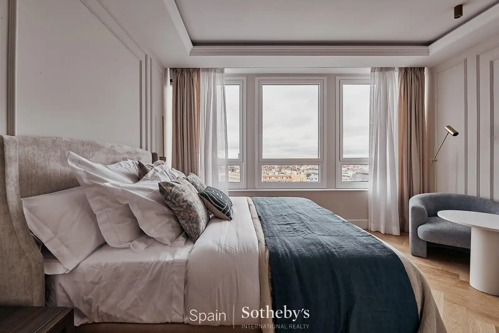 Bedroom of Apartments for sale in Madrid  with Air Conditioner, Terrace and Storage room