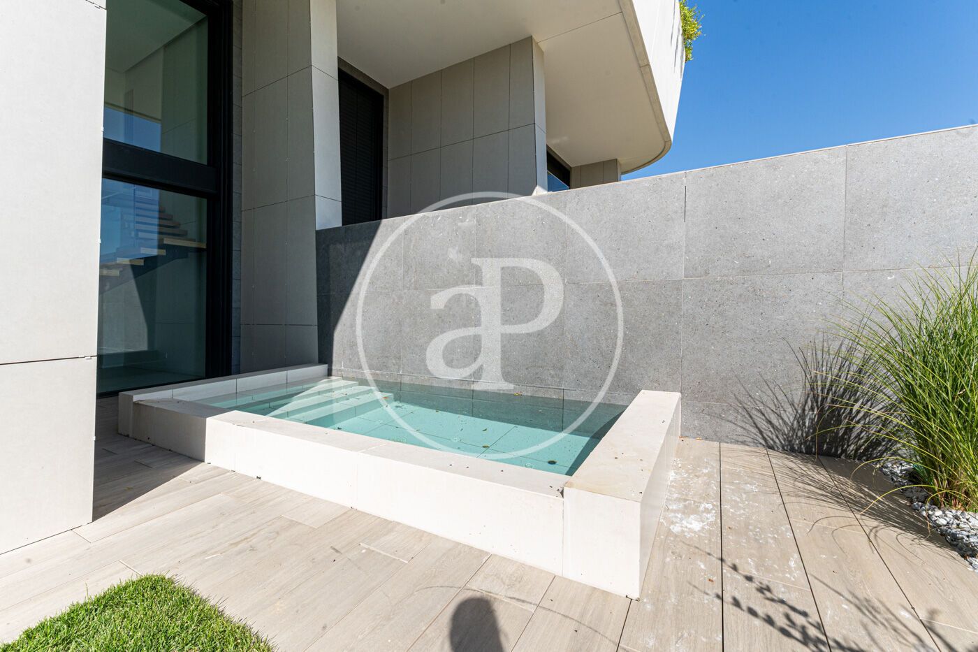 Swimming pool of Flat to rent in Pozuelo de Alarcón  with Air Conditioner, Heating and Private garden