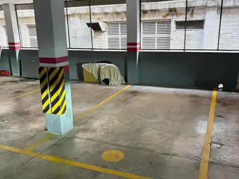 Einzelparkplatz zum Verkauf in Carrer Enric Granados 64