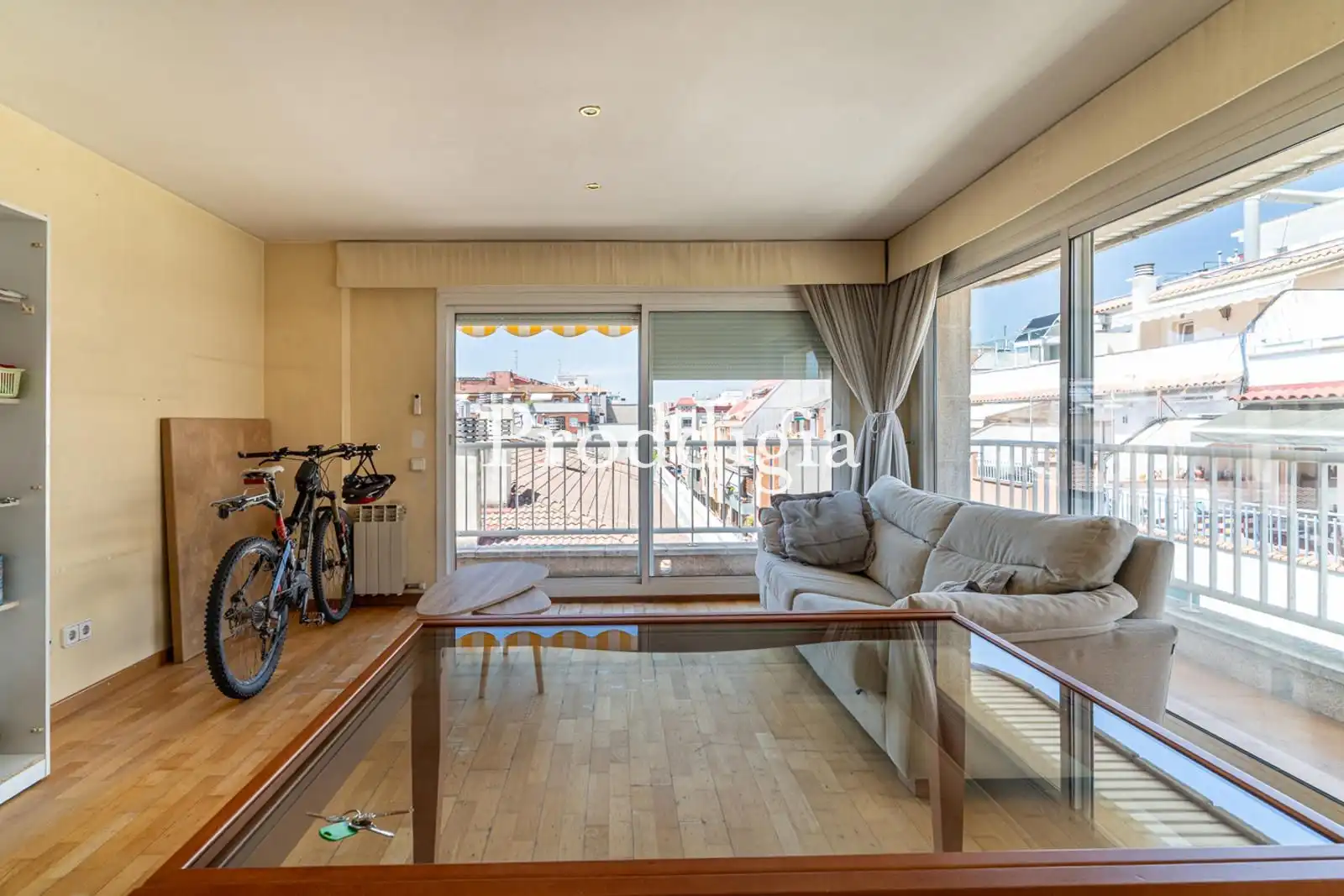 Sala d'estar de Àtic en venda en Sant Cugat del Vallès amb Calefacció, Terrassa i Piscina