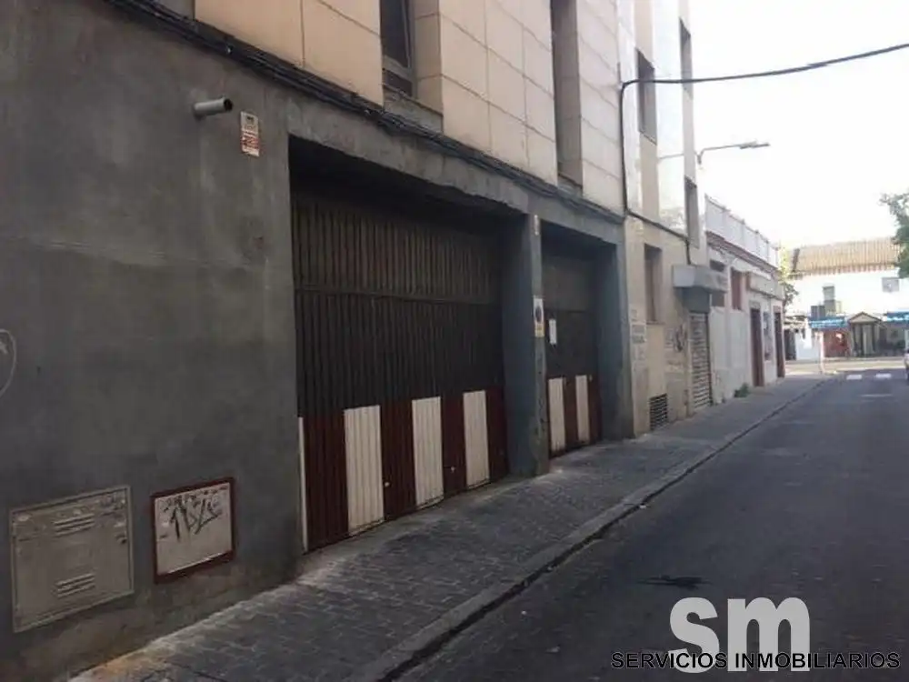 Vista exterior de Oficina en venda en Sevilla