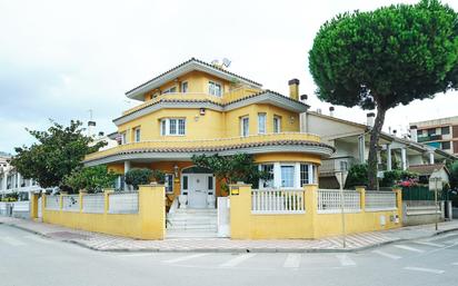 Exterior view of House or chalet for sale in Pineda de Mar  with Air Conditioner, Heating and Terrace