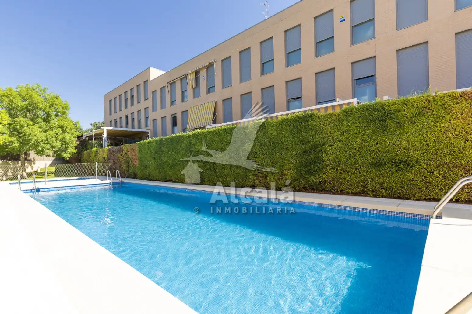 Außenansicht von Wohnung zum Verkauf in Villalbilla mit Klimaanlage, Heizung und Terrasse
