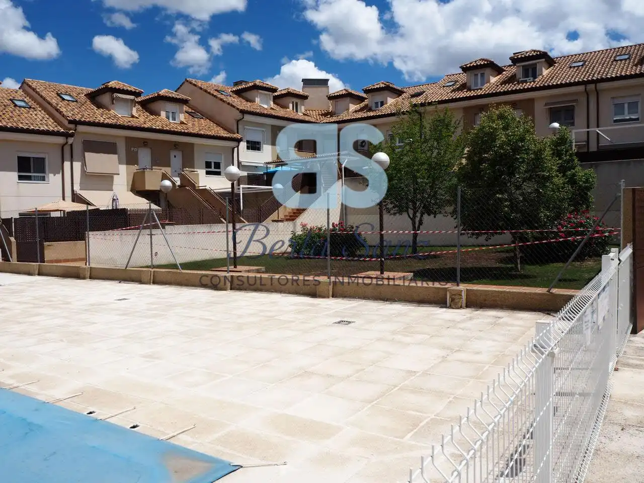 Vista exterior de Dúplex en venda en Villalbilla amb Aire condicionat, Calefacció i Forn