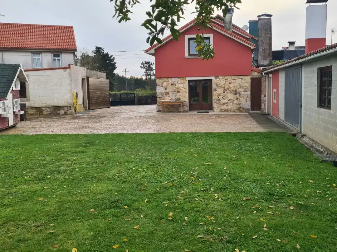 Aparcament de Casa o xalet de lloguer en Arteixo amb Jardí privat, Traster i Moblat