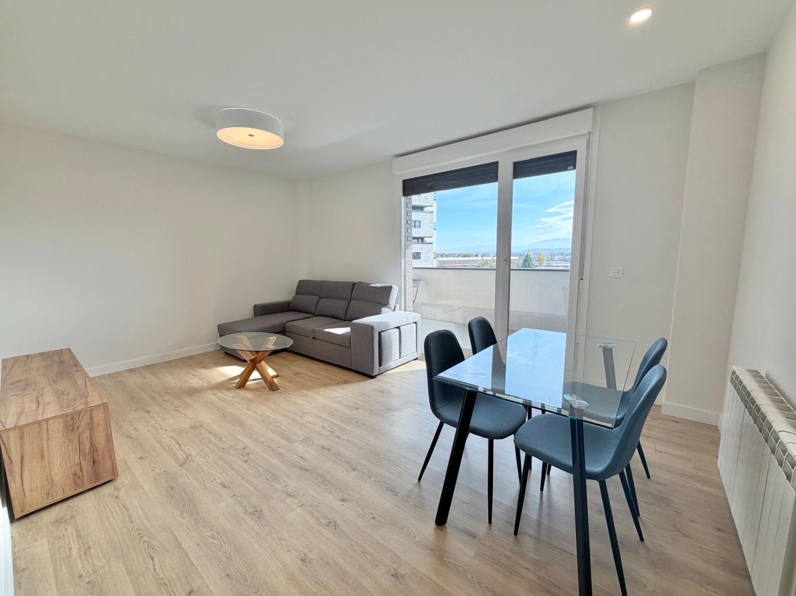 Sala d'estar de Pis de lloguer en  Logroño amb Calefacció, Jardí privat i Traster