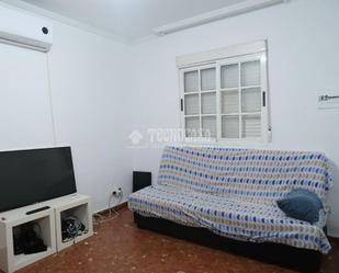 Living room of Flat for sale in  Sevilla Capital  with Air Conditioner