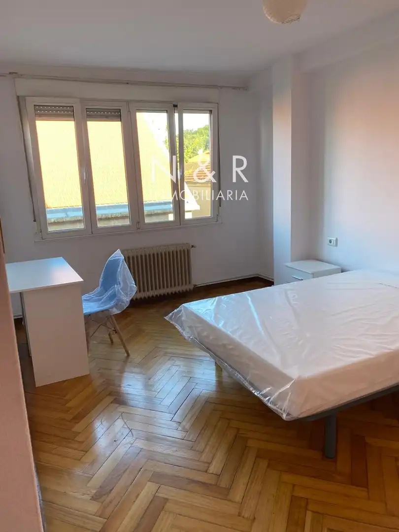 Habitación de Piso en venta en Santiago de Compostela  con Calefacción y Amueblado