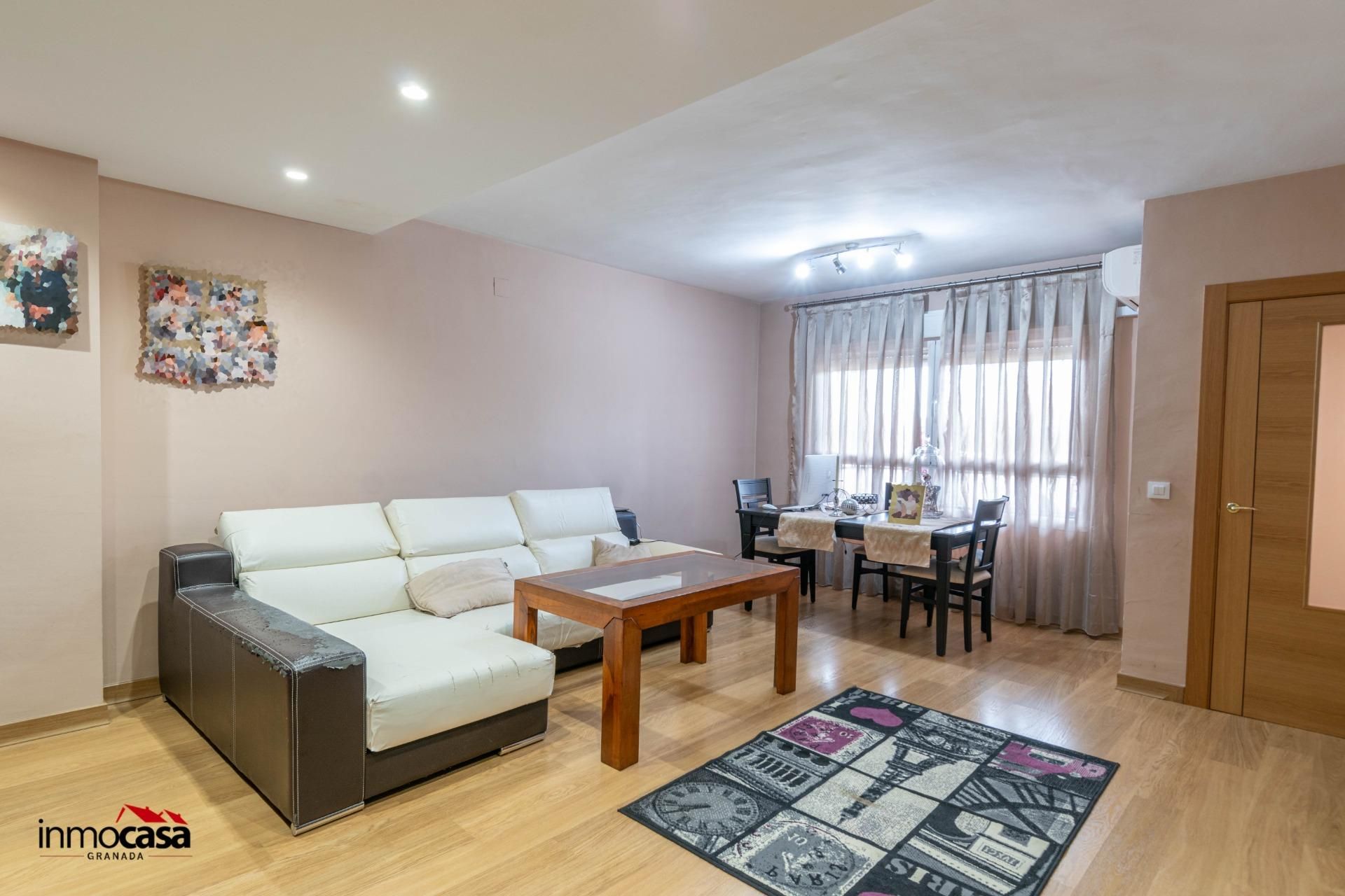 Sala d'estar de Casa adosada en venda en Churriana de la Vega amb Calefacció, Terrassa i Traster