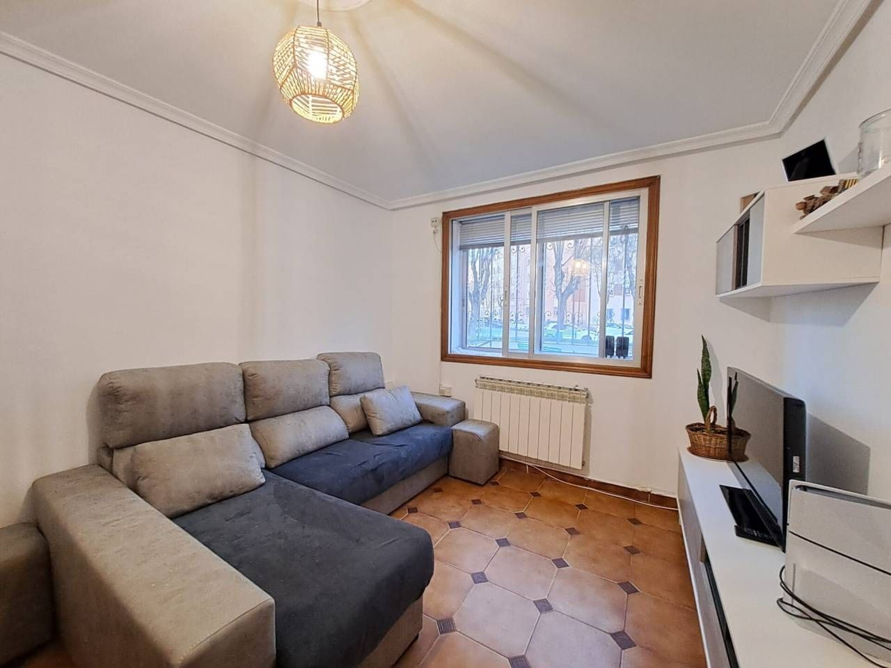 Sala d'estar de Casa adosada en venda en Burgos Capital amb Calefacció i Parquet