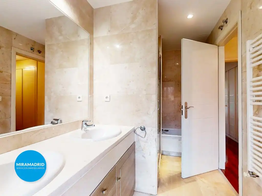 Baño de Casa adosada en venta en Paracuellos de Jarama con Aire acondicionado
