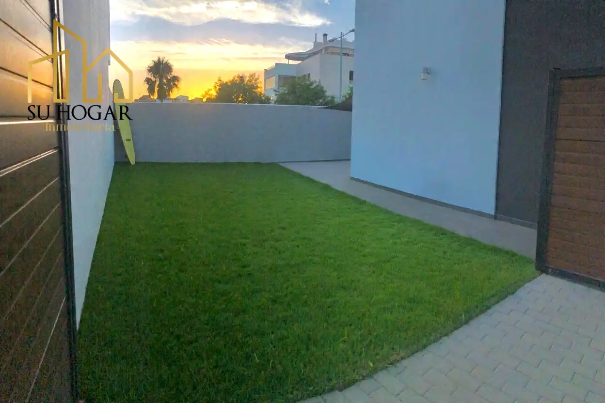 Detached homes for sale in Rota  with Air Conditioner, Heating and Private garden
