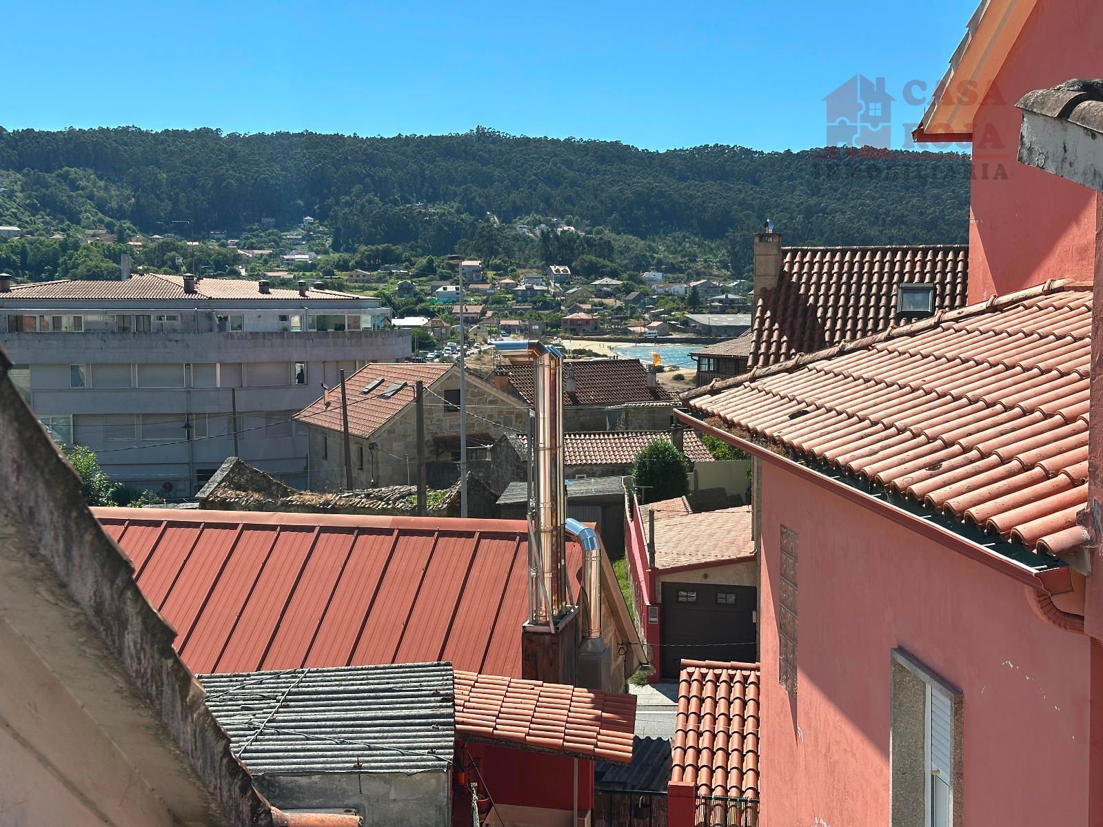 Vista exterior de Casa adosada en venda en Cangas  amb Calefacció i Moblat