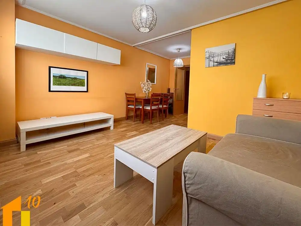 Wohnzimmer von Wohnungen zum Verkauf in Burgos mit Heizung, Abstellraum und Möbliert