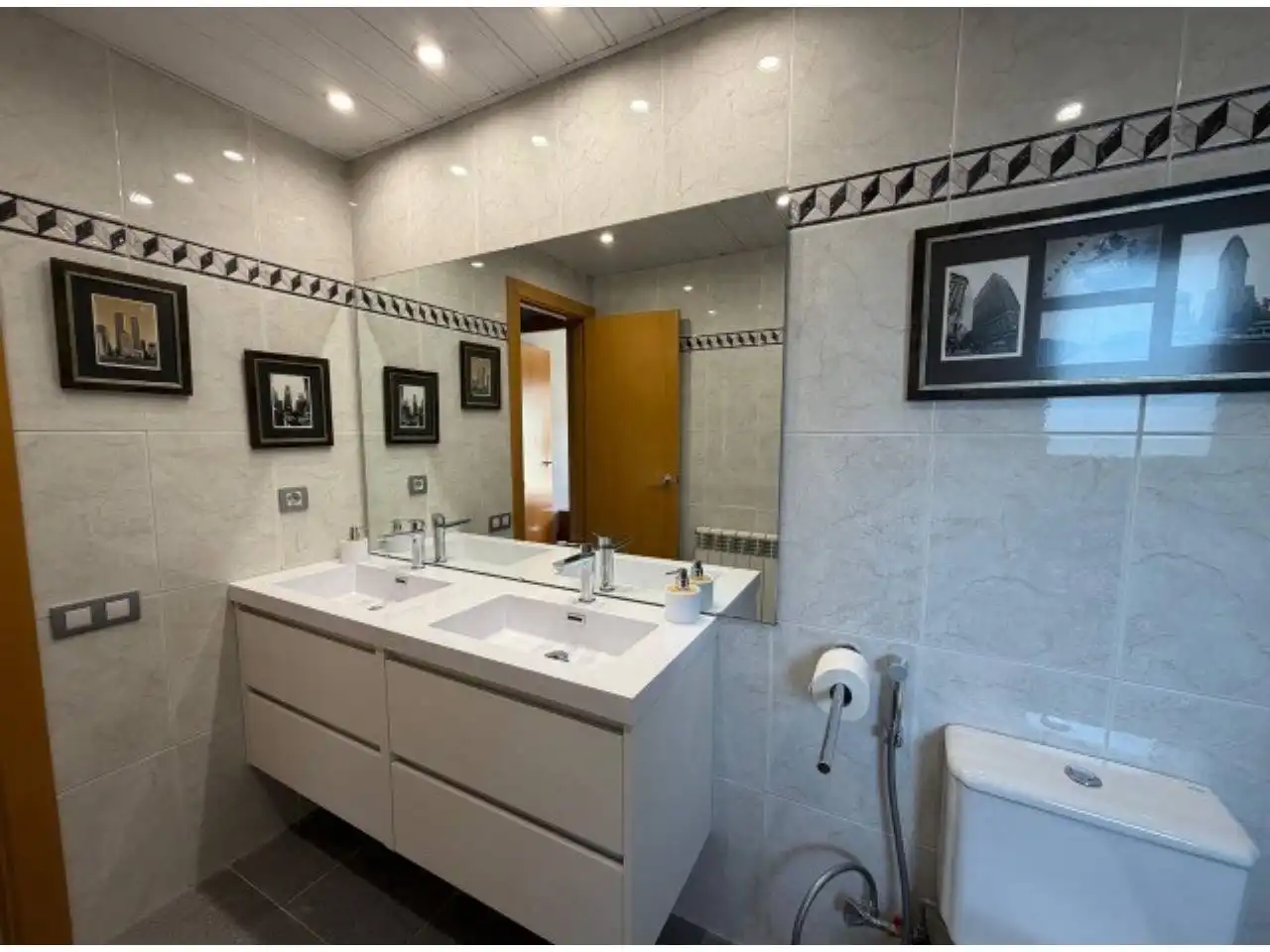 Baño de Piso de alquiler en Sabadell con Aire acondicionado, Calefacción y Parquet