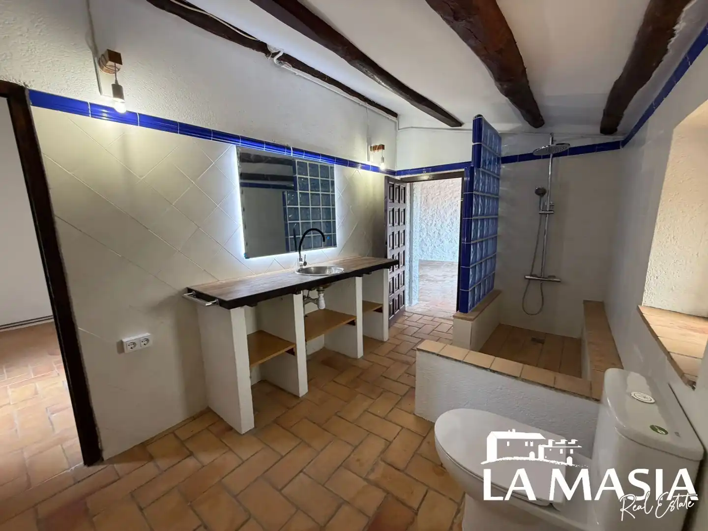 Baño de Finca rústica de alquiler en Canyelles con Aire acondicionado, Calefacción y Trastero