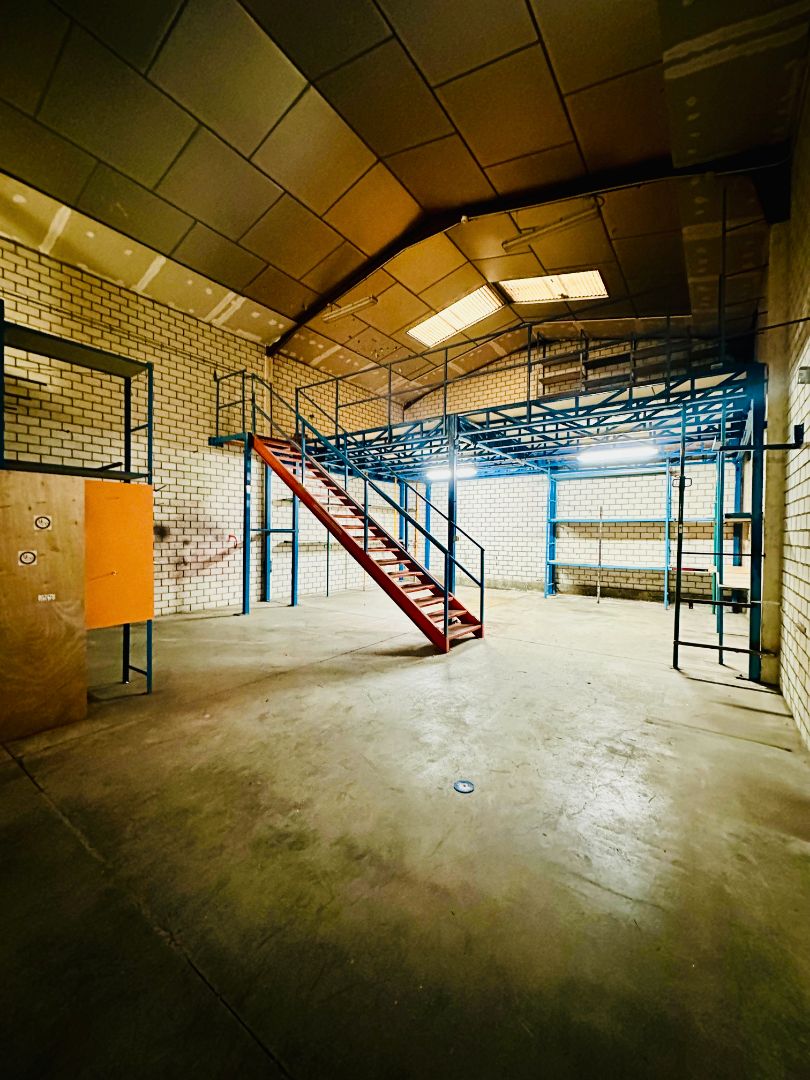 Nau industrial en venda a Avenida de las Canteras, Altos del Olivar - El Caracol