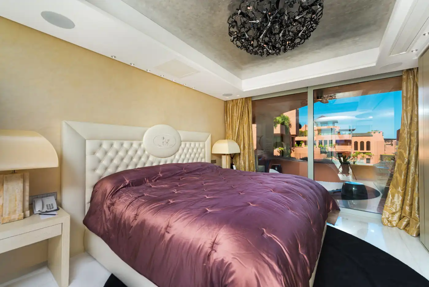Dormitori de Apartament en venda en Estepona amb Aire condicionat, Terrassa i Piscina