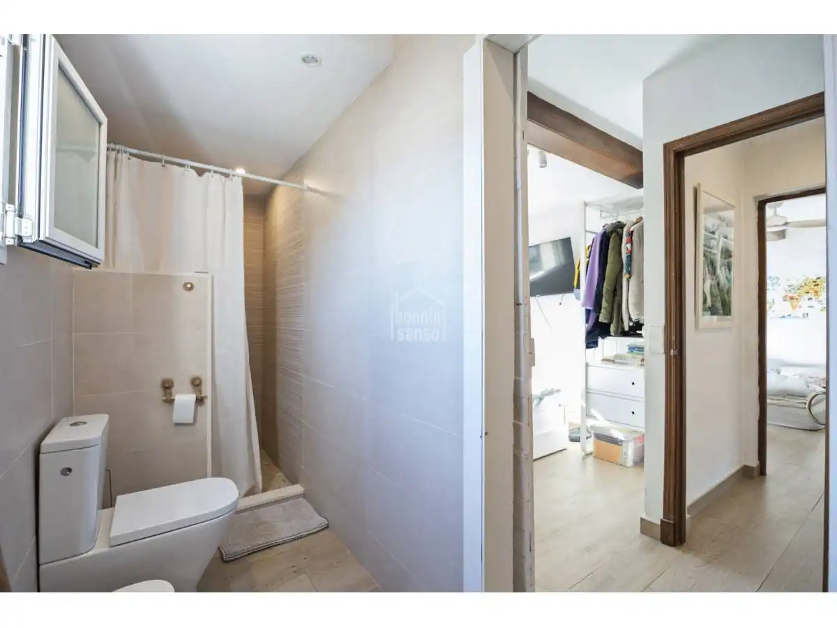 Badezimmer von Country house zum Verkauf in Es Migjorn Gran mit Privatgarten, Terrasse und Möbliert