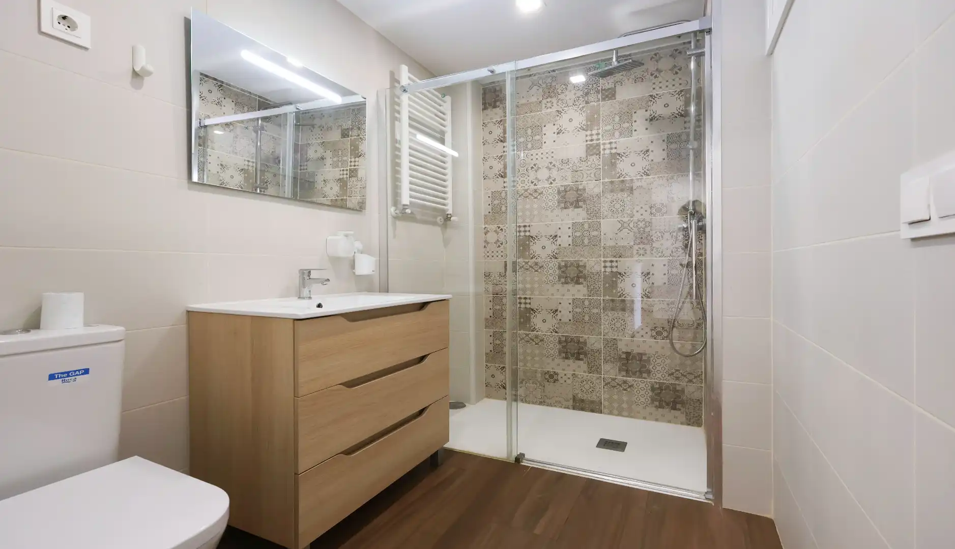 Badezimmer von Einfamilien-Reihenhaus zum Verkauf in Moraleja de Enmedio mit Terrasse und Balkon