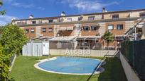 Jardí de Casa adosada en venda en Alcalá de Henares amb Terrassa