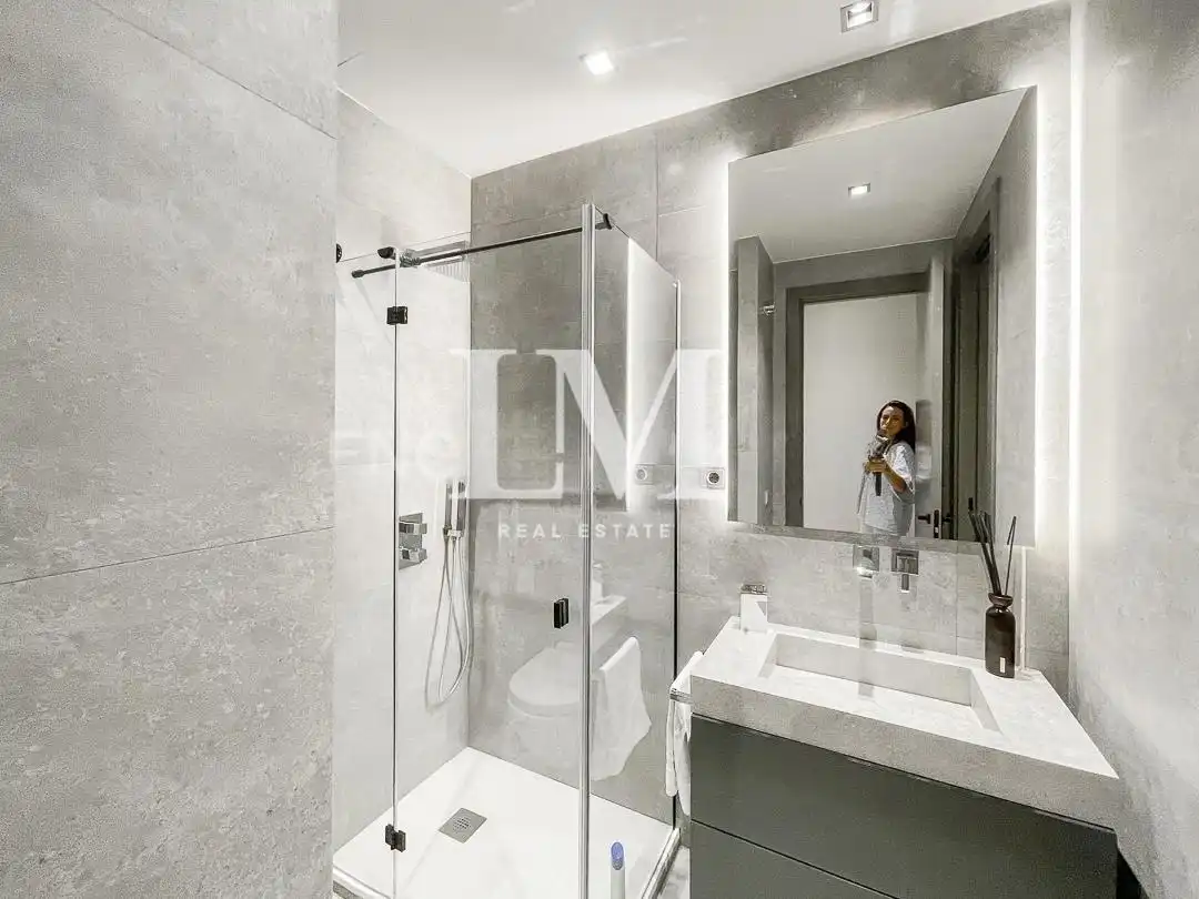 Bany de Apartament de lloguer en Barcelona amb Aire condicionat, Calefacció i Moblat