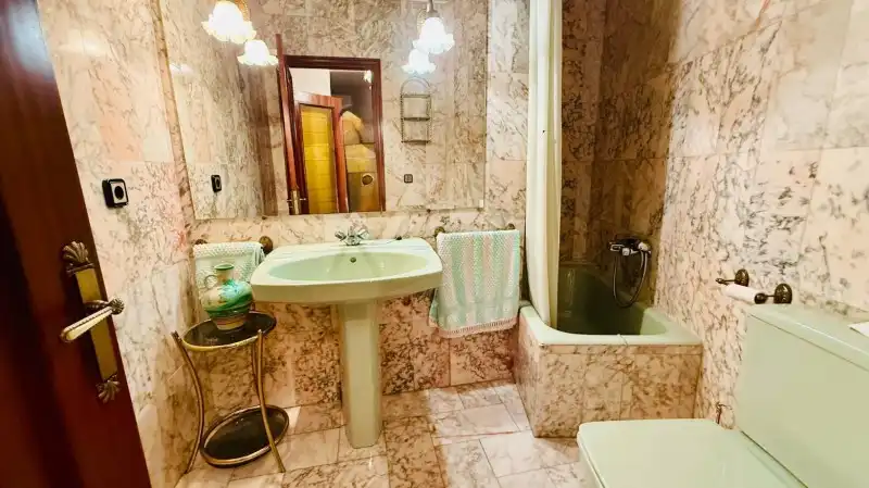 Badezimmer von Wohnung zum Verkauf in El Espinar mit Heizung, Privatgarten und Parkett