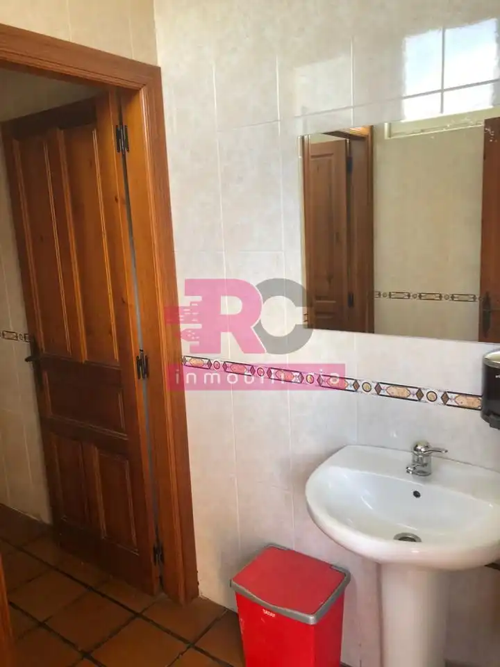 Bathroom of Commercial properties for sale in Cabrerizos
