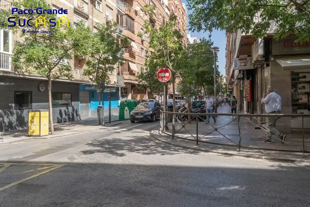 Vista exterior de Garatge en venda en Granada