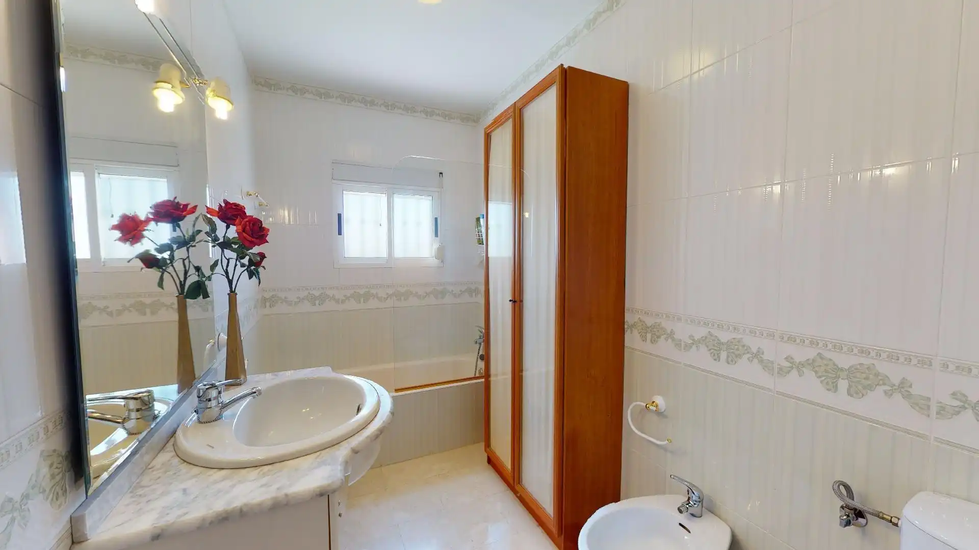 Badezimmer von Country house zum Verkauf in Villanueva del Río y Minas mit Klimaanlage, Abstellraum und Schwimmbad