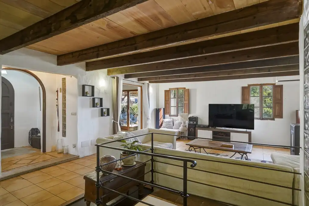Sala d'estar de Finca rústica en venda en Pollença amb Aire condicionat, Calefacció i Jardí privat