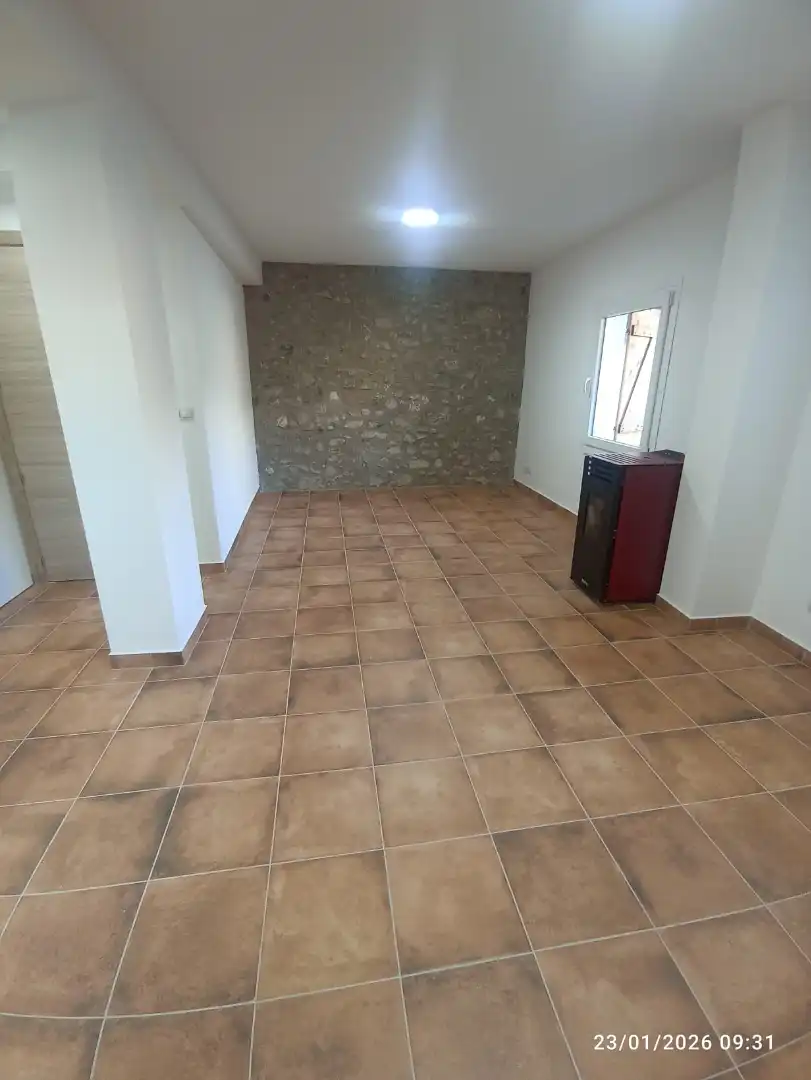 Wohnung zur Miete in Avià mit Heizung und Ofen