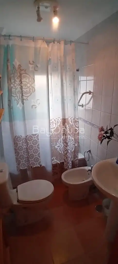 Badezimmer von Dachboden zur Miete in Punta Umbría mit Schwimmbad